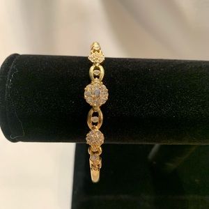 Gold bracelet, clear crystal design